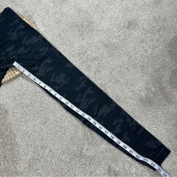 SPANX Look At Me Now Seamless Leggings High Rise in Black Camo Size L - Picture 14 of 15